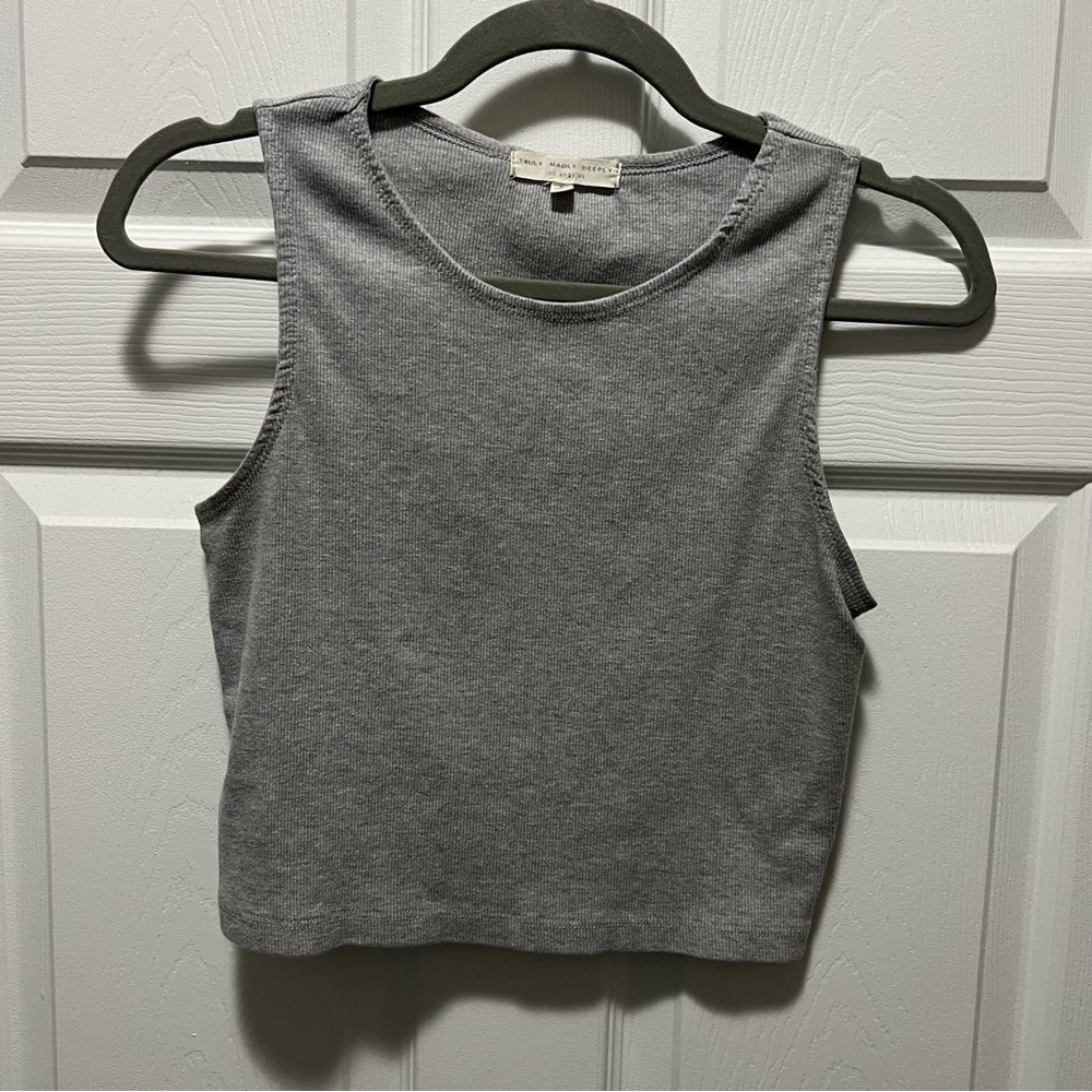 Truly Madly Deeply gray rib knit crewneck crop top, Size Small